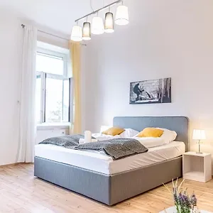 attractive-2br-apt-near-akh-ideal-for-longstays.vienna-besthotels.com/
